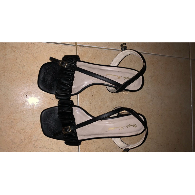 Preloved sepatu Heels yongki komaladi