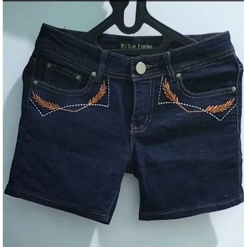 Celana pendek second