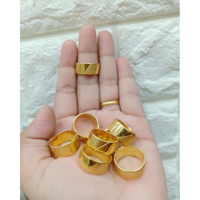 Cincin. lapis emas 24 k,/replika awet, tidak berkarat