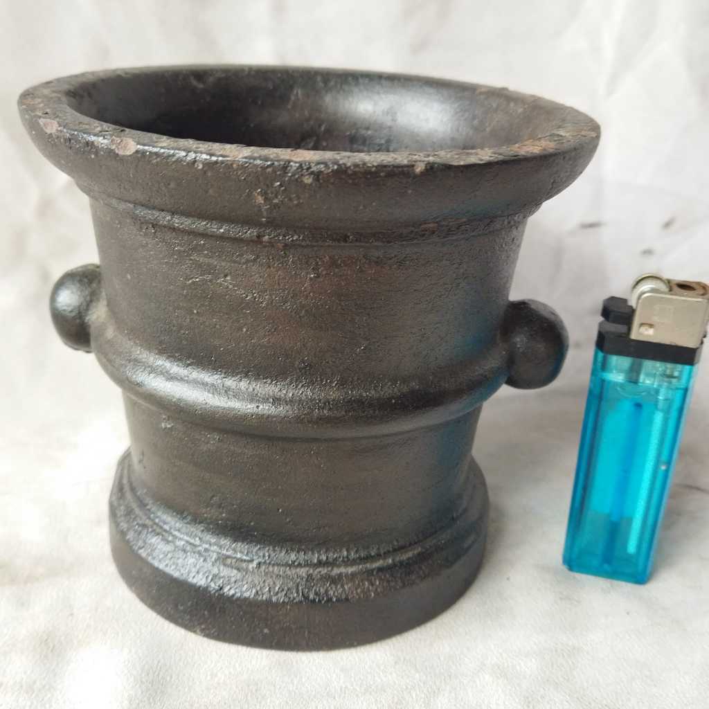 Pajangan Vintage Lumpang Kecil Besi Kuno tanpa ALU