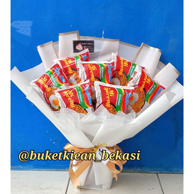 

buket mie/ buket mie / buket wisuda/ buket ultah tahun/ buket mie instan
