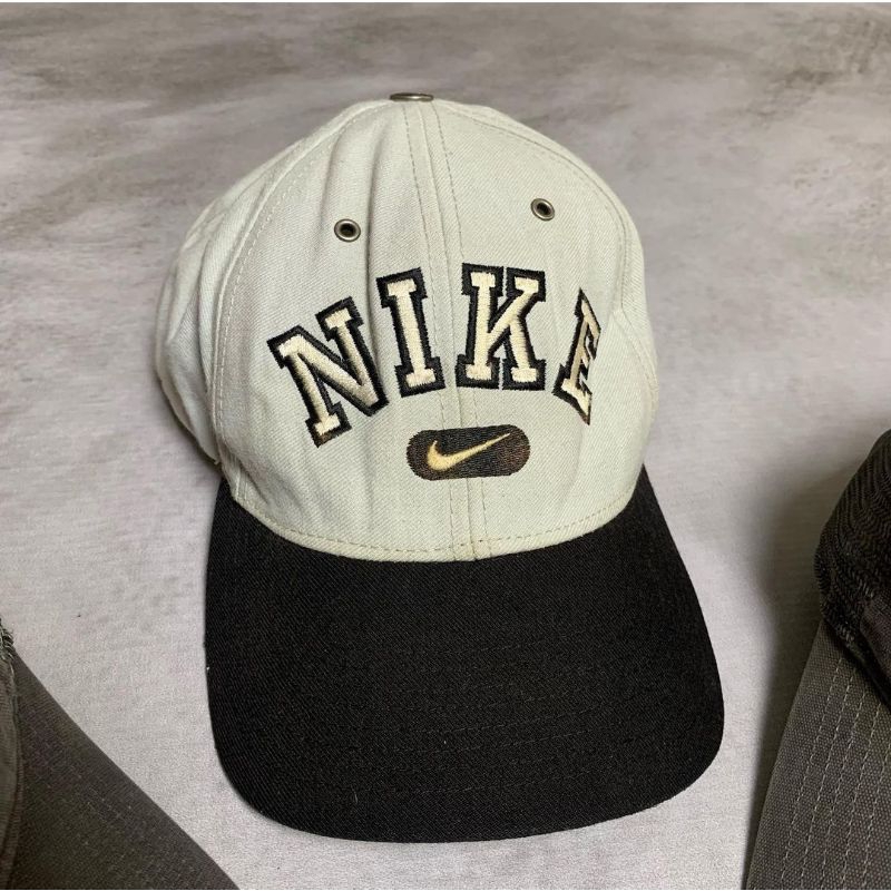 link co Nike Vintage Cap