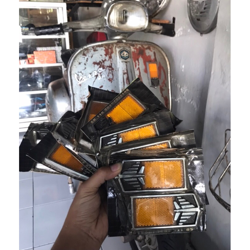 Cat Eye / Mata Kucing Vespa / Cat Eye Vespa