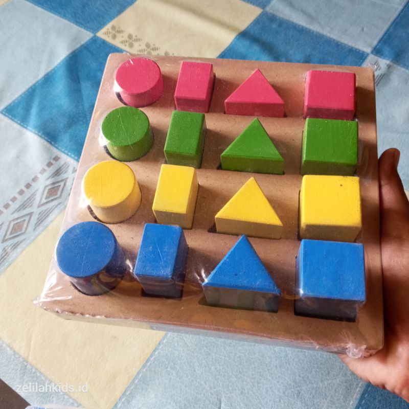 Mainan edukasi kayu Pasak Geometri bertingkat