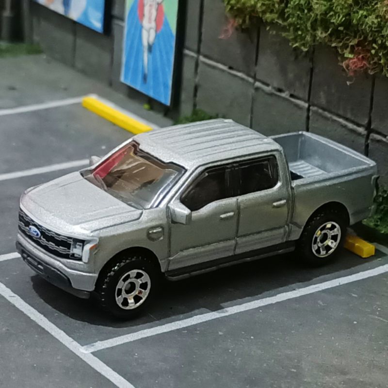 Matchbox 2022 Ford F-150 Lightning silver losee