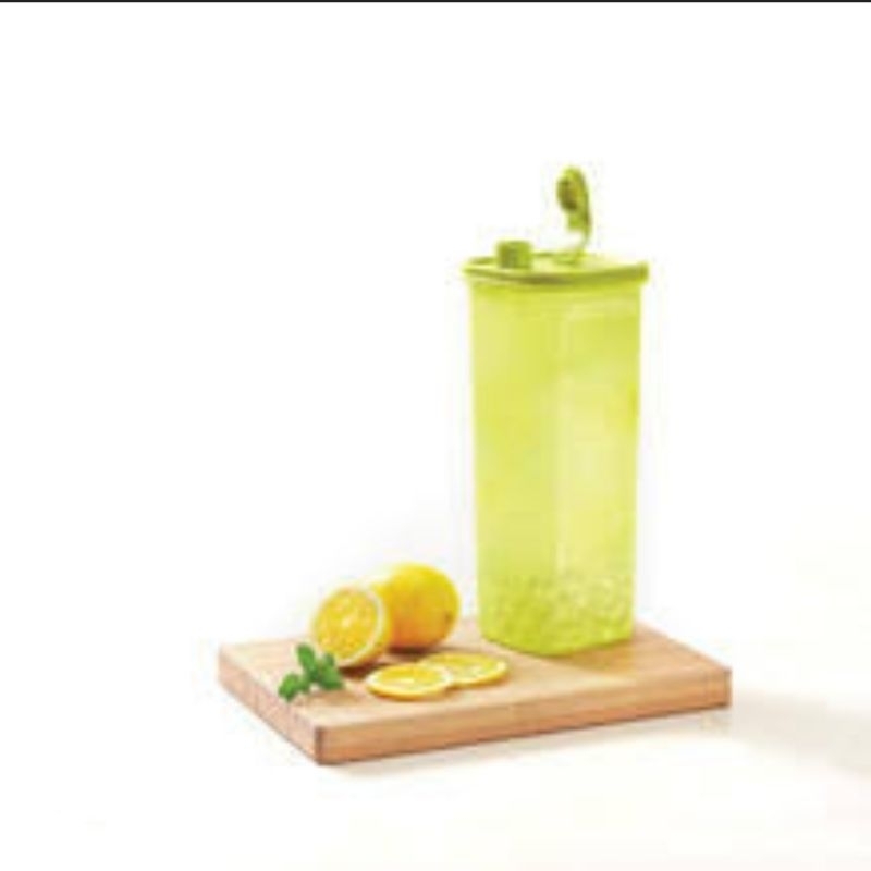 Botol air untuk di kulkas Tupperware Slimline