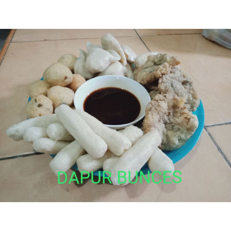 

pempek Palembang 100% ikan tengiri,jual peket isi 10 harga 50.000