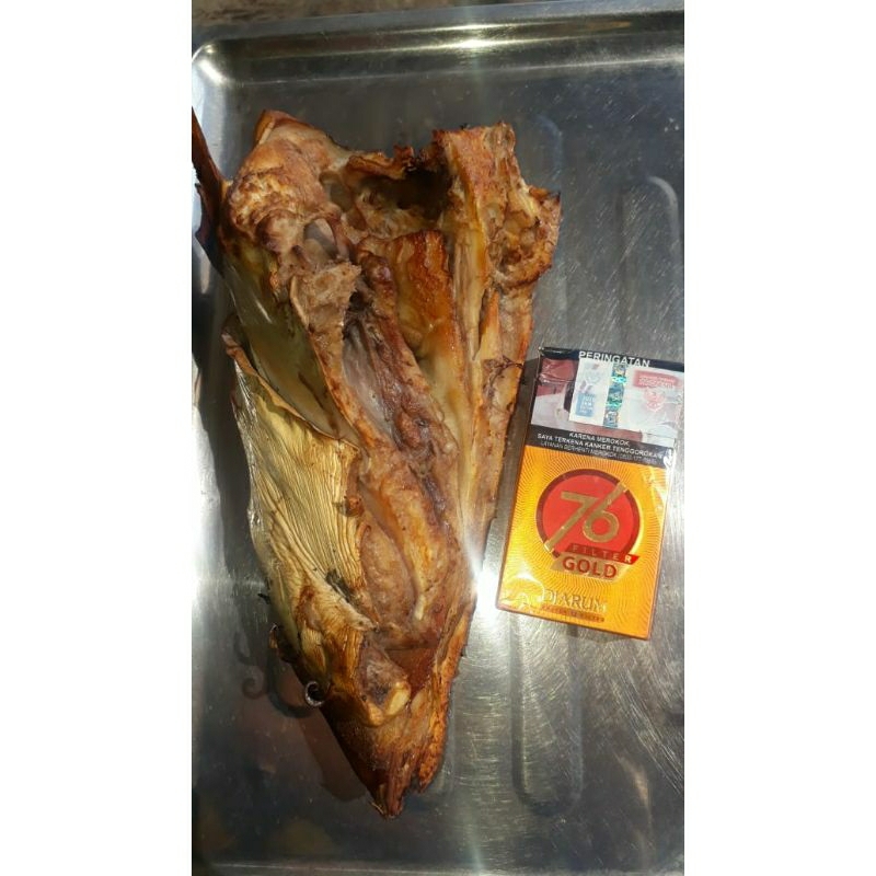 

kepala manyung besar has juwana 1kg isi 2 kepala mangut kepala manyung ikan panggang kepala kepala sedap has juwana