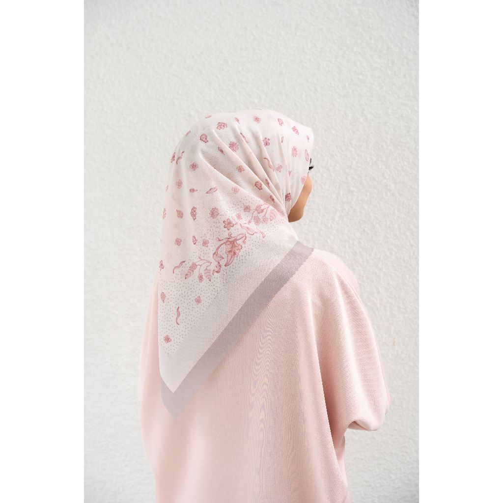 Wearing Klamby - Maison Scarf - Vienna Scarf