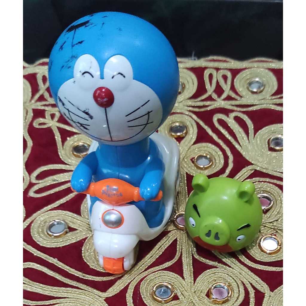 2 Mainan Anak Seken/Doraemon Naik Motor + Hadiah
