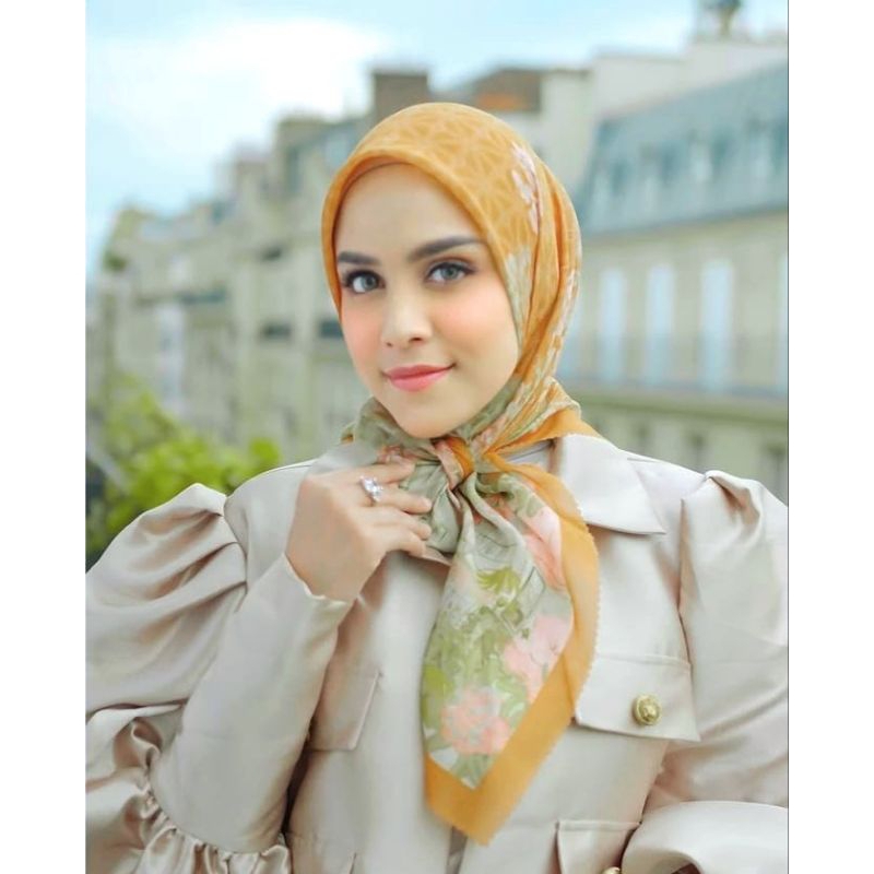 Buttonscarves The Parisian Voile Square XL