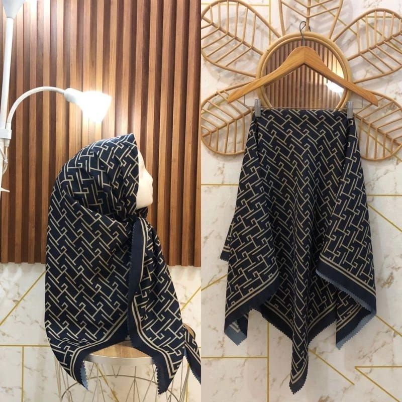 HIJAB SEGIEMPAT VOAL SUBLIME MOTIF ABSTRAK HITAM GOLD LABIRIN PERJALANAN
