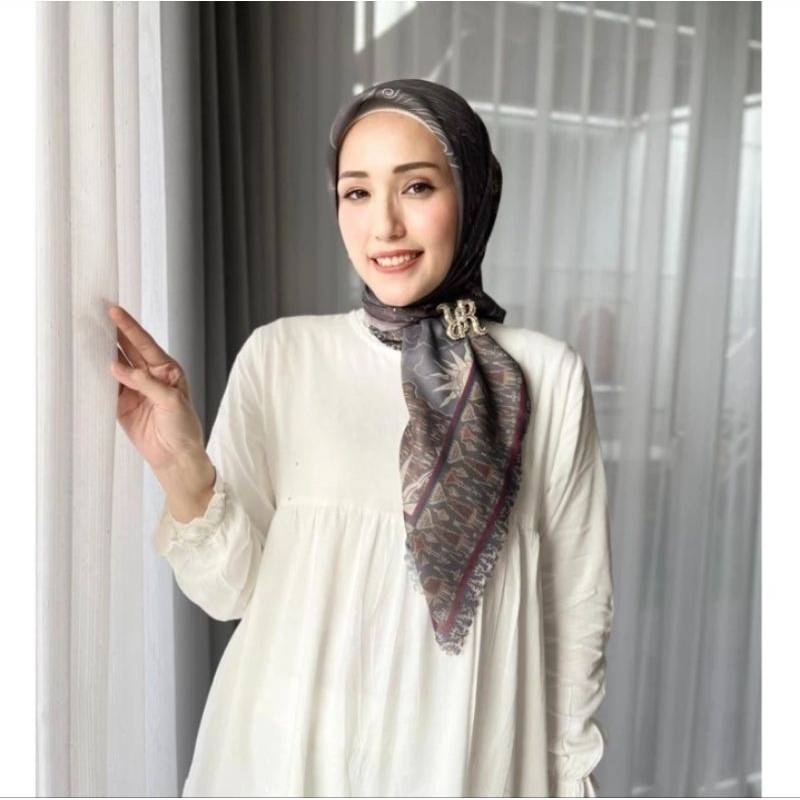 preloved jilbab segiempat radwah pinisi scarf warna grey