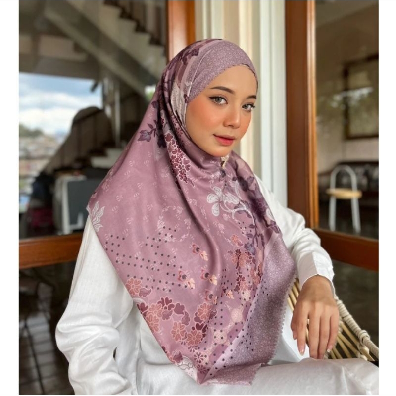 preloved jilbab segiempat radwah bloomy series warna bougenville lilac