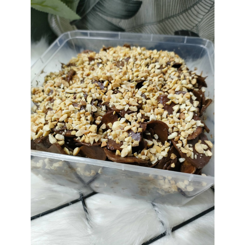 

Kripik Pisang Coklat Lumer Topping Kacang