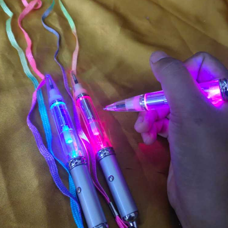 

PULPEN LAMPU WARNA WARNI DAN DIGANTUNG