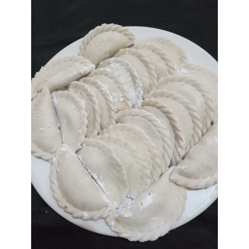 

cireng isi ayam suwir pedas 10ribu dapet 6pcs