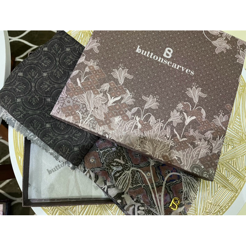 Buttonscarves maharani square