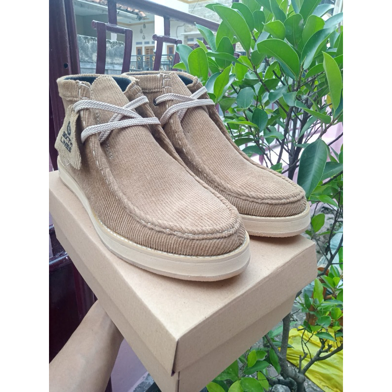 Sepatu boots desert coduroy import