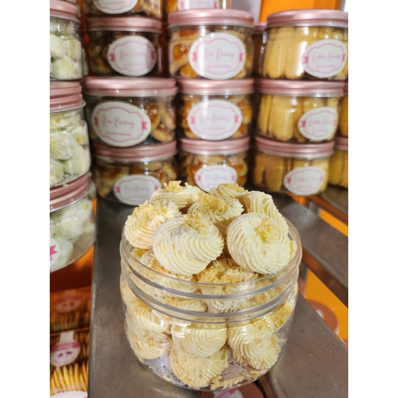 

BELI 3 GRATIS 1 | Kue Sagu Keju Premium Kemasan 300ml