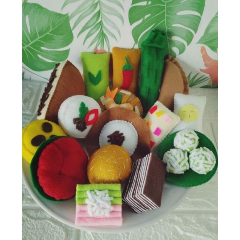 Mainan edukasi jajanan pasar dari kain flanel