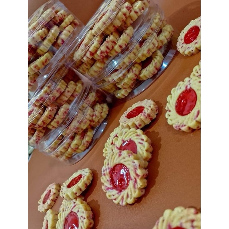 

Strawberry Jam Tat Cookies/Kue Kering Strawberry