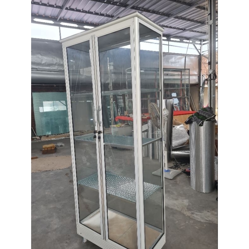 Lemari hias kaca alumunium  / almari kaca display alumunium