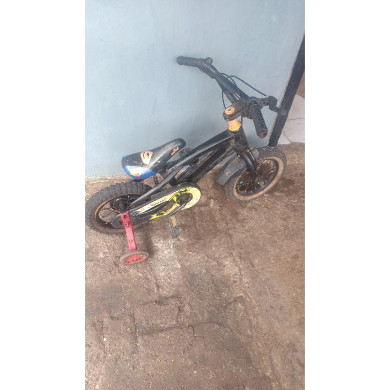 sepeda anak ukuran 12" bekas pakai