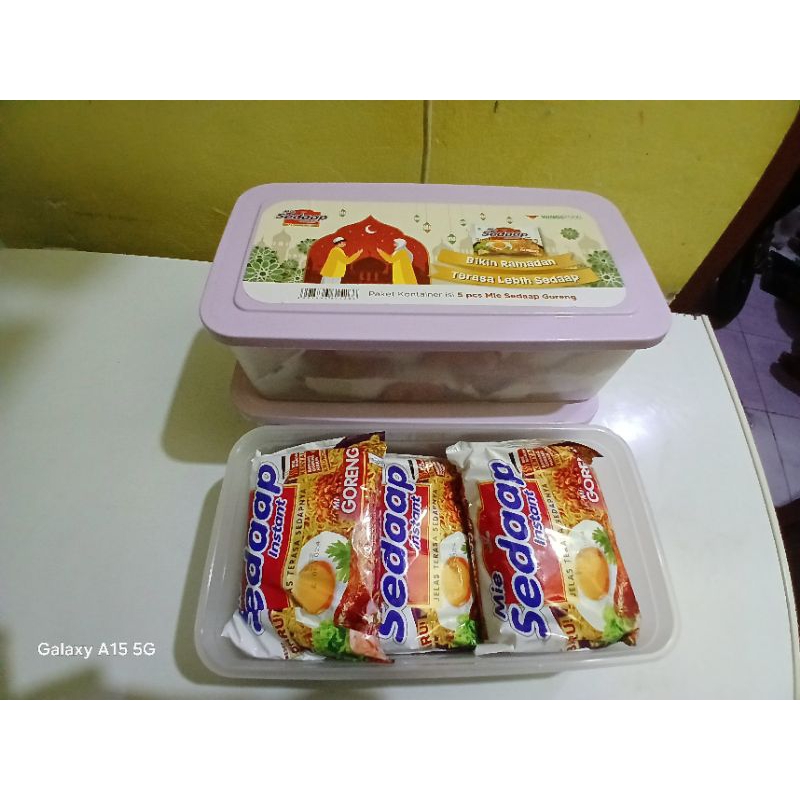 

PAKET SEDAAP MIE INSTANT FESTIVE TOPLES