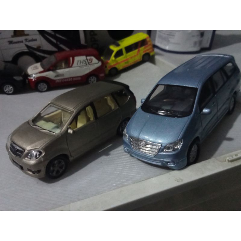 Diecast Xenia Dan innova biru