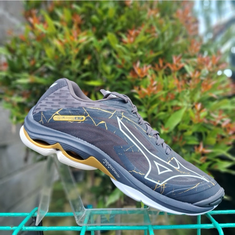 SEPATU MIZUNO WAVE LIGHTNING Z7 ORIGINAL
