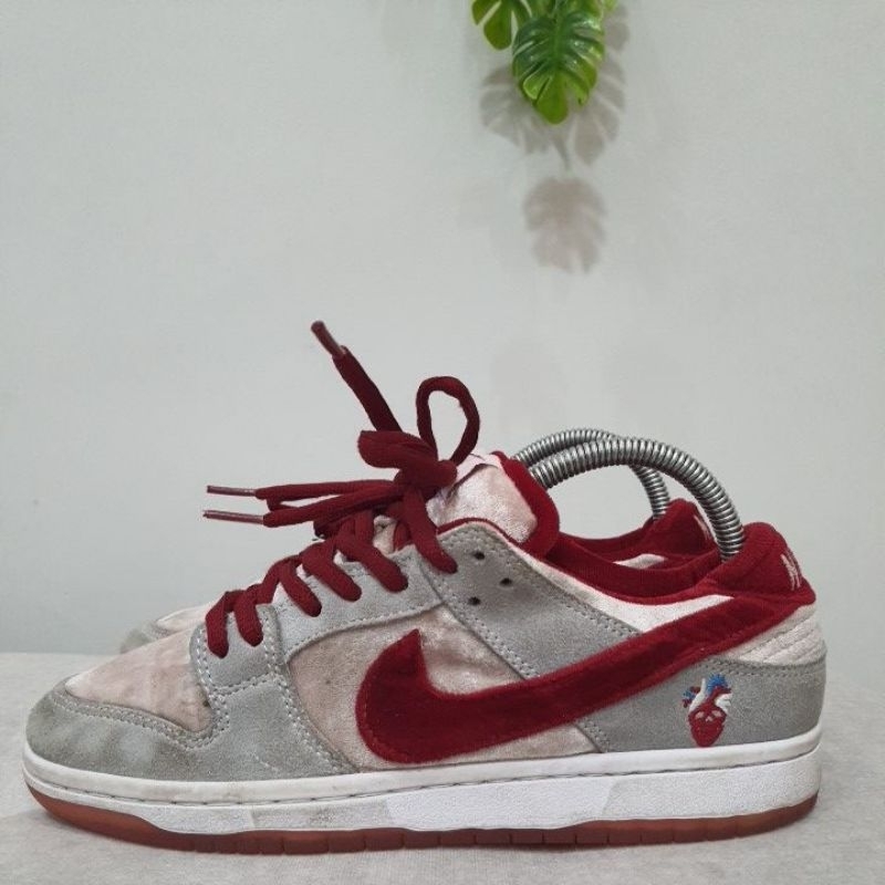 Sepatu sneakers second merk Nke SB Dunk low X Strangelove