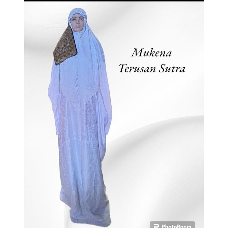 Mukena terusan putih sutra