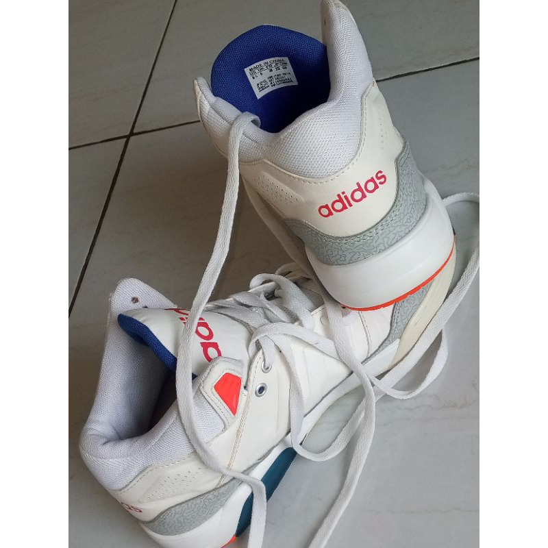 

Adidas basket Jordan