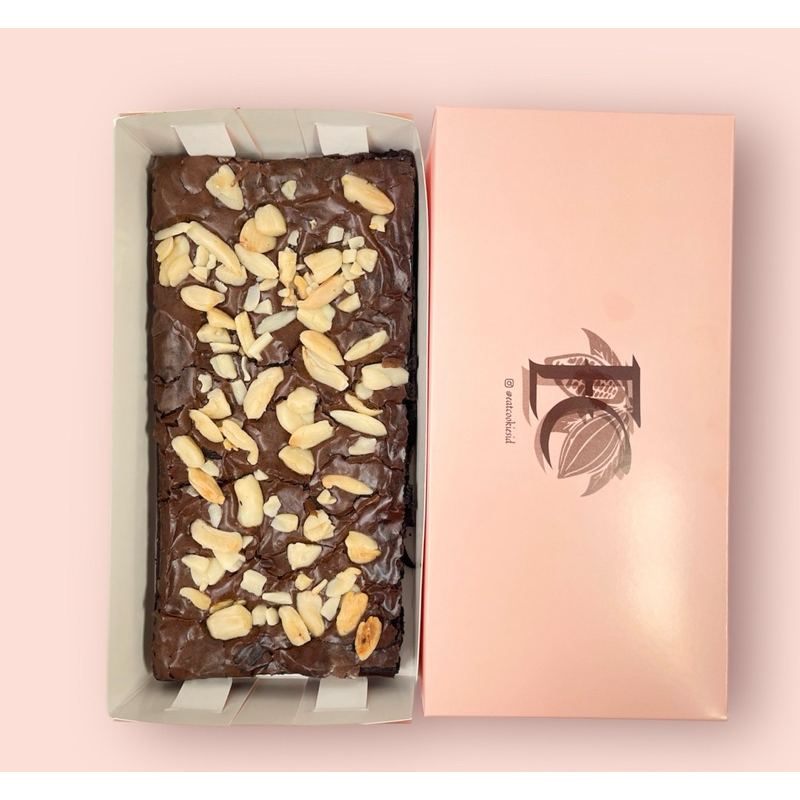 

Fudgy Brownie by @eatcookiesid