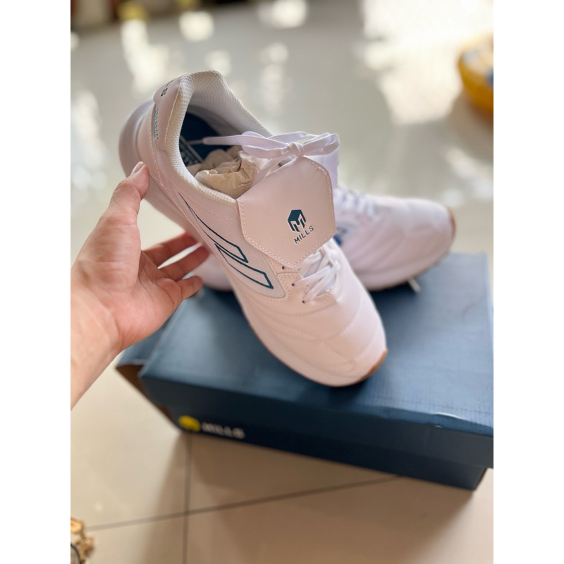 sepatu olahraga mills ultras bravia