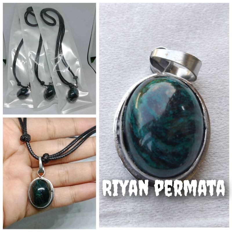 Kalung liontin batu badar besi hijau
