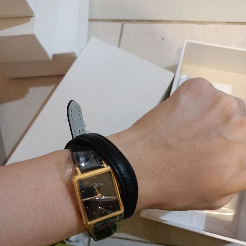 jam tangan Jonas verus lilit