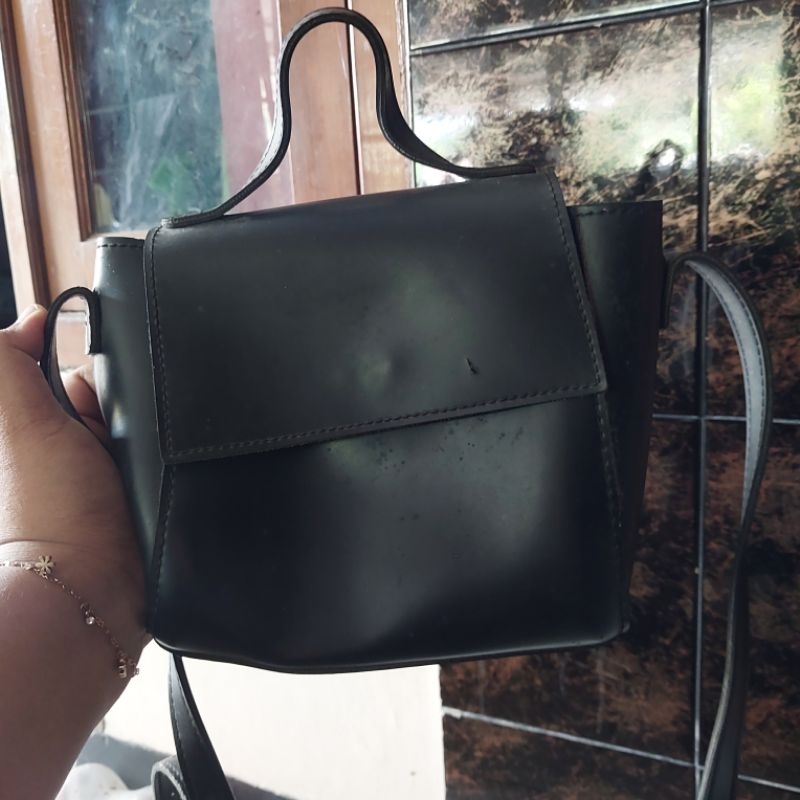 preloved tas selempang/slingbag miniso hitam