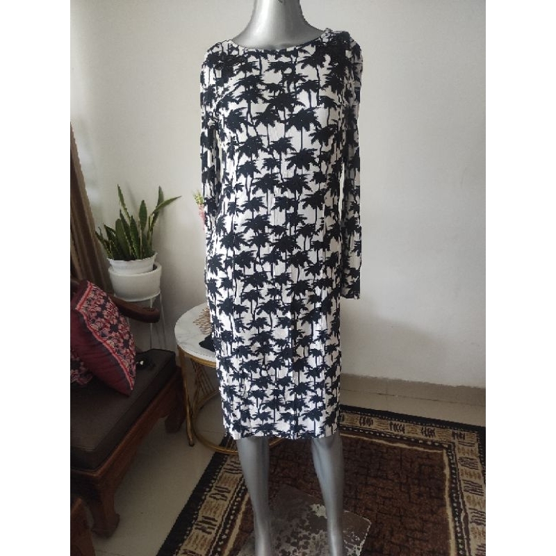 Preloved Black Dress Insight