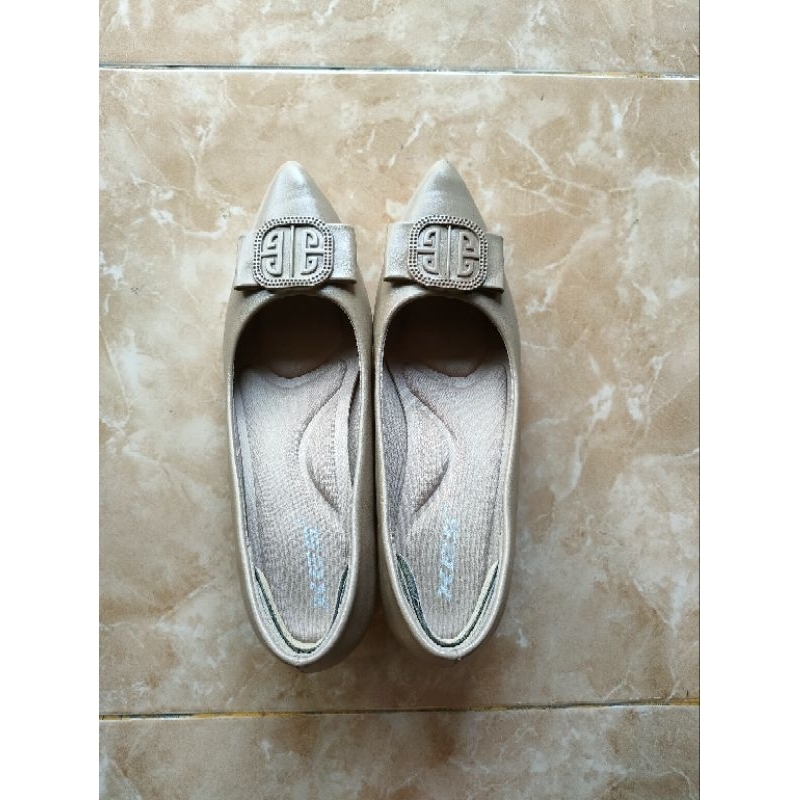 (PRELOVED) Sepatu Kerja Wanita XES