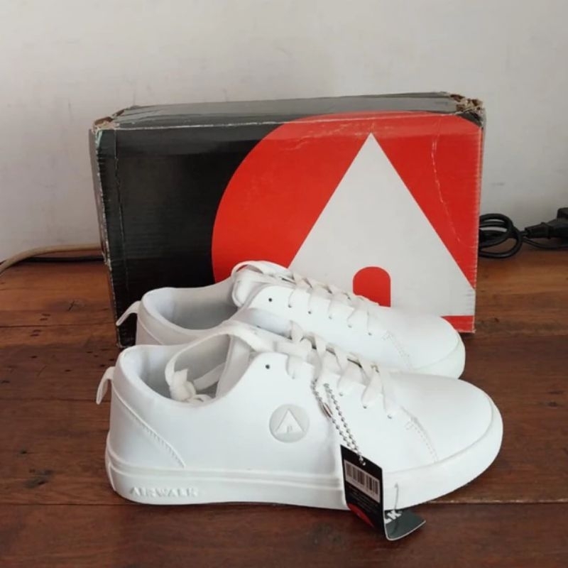 Sepatu Airwalk Jairo White Men/Women Size 43 (baru)