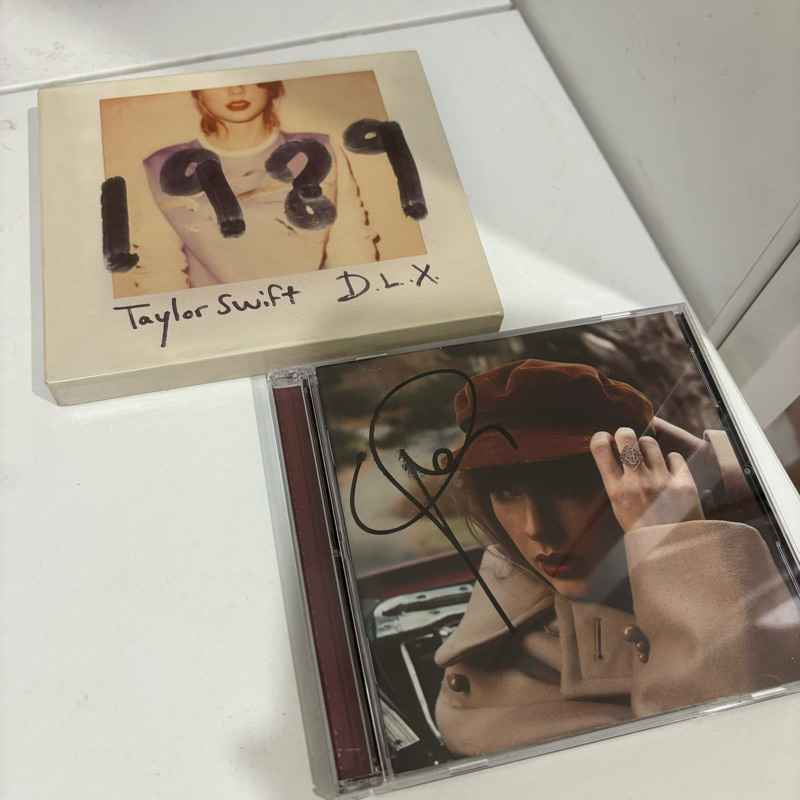 taylor swift album - red taylor’s version signed tanda tangan