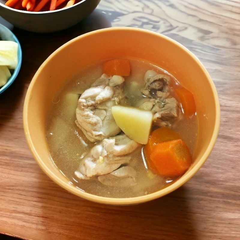 

Sup Ayam Kuah Kaldu Omamonica