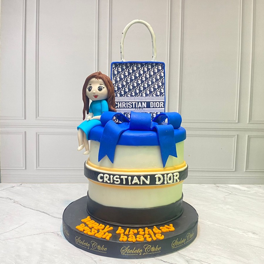 

Birthday Cake / Kue Ultah Christian Dior / Kue Ultah costum