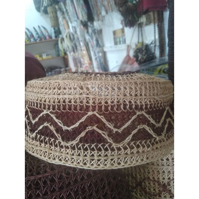 Peci dayak kerajinan anyaman asli kalimantan