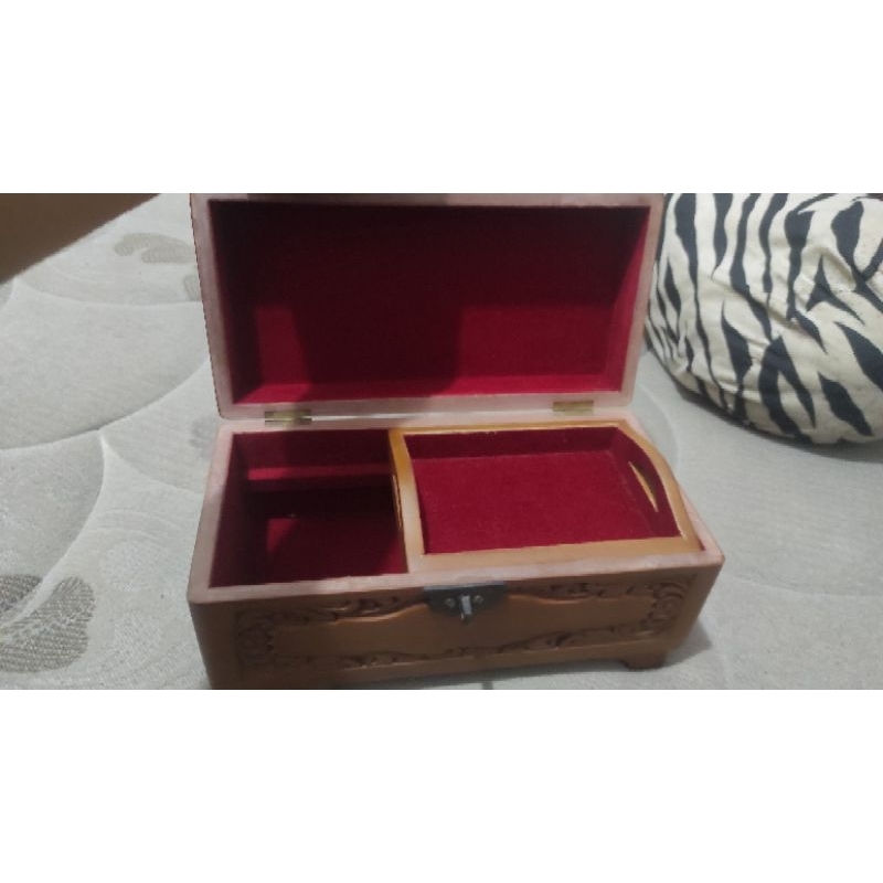 Kotak perhiasan kayu jati