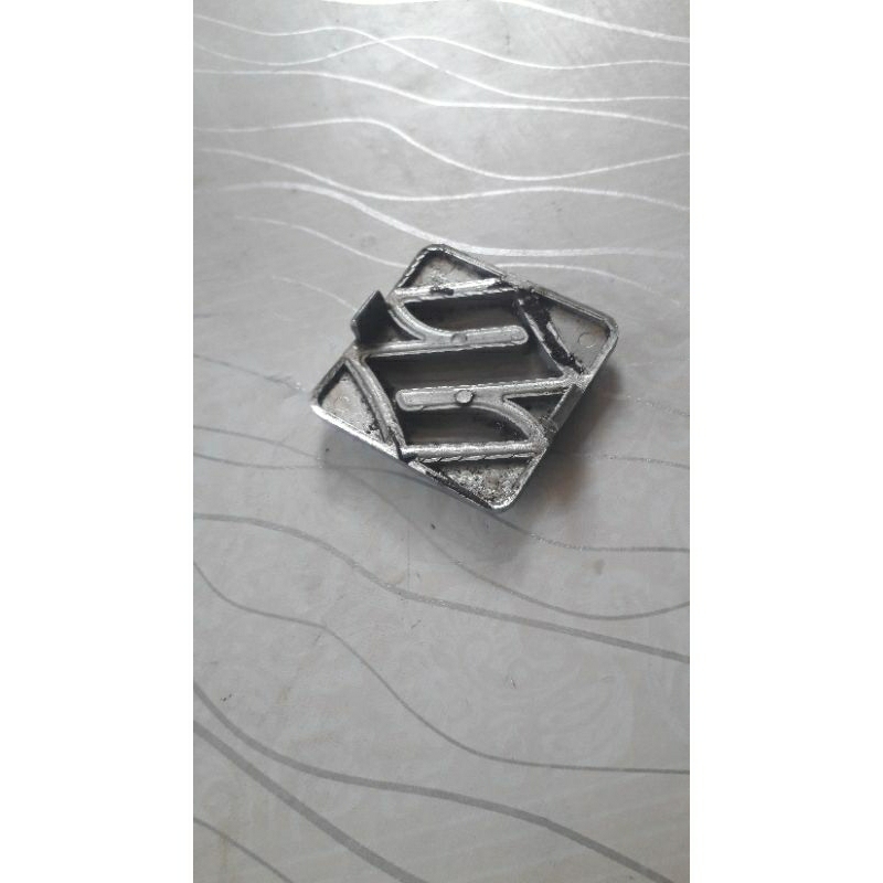 emblem logo Suzuki carry original