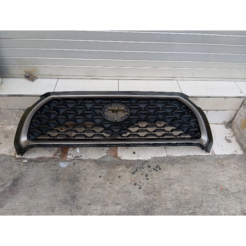 grill Corolla cross original.