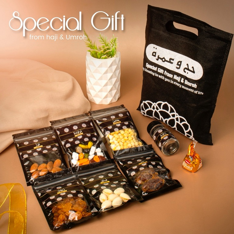 

Sedia Disini Paket Kamil hitam souvenir oleh oleh haji dan umroh lengkap dengan tas premium mewah